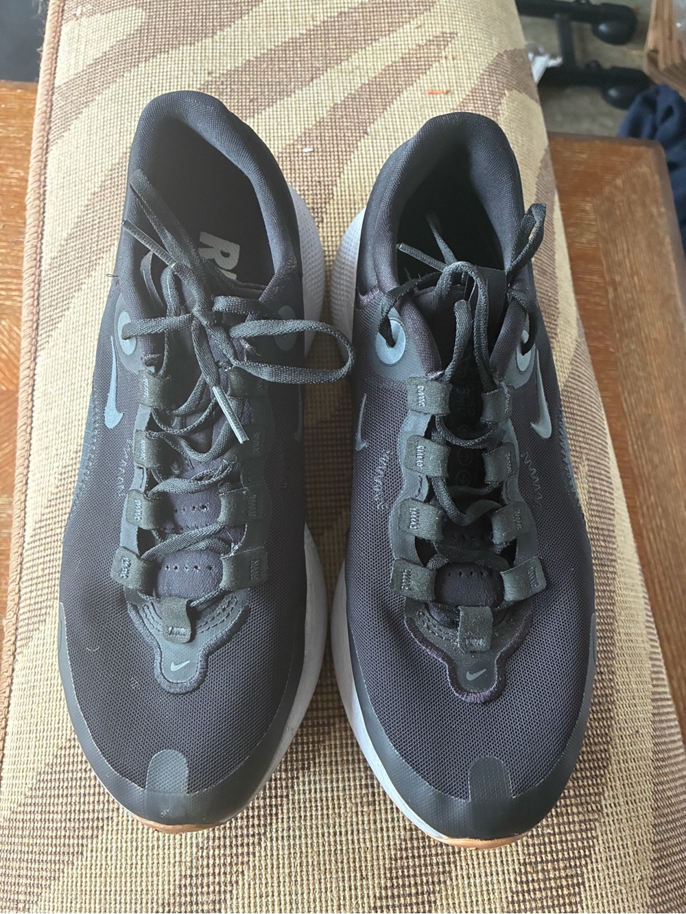Nike Men’s Black and White Athletic Sneakers